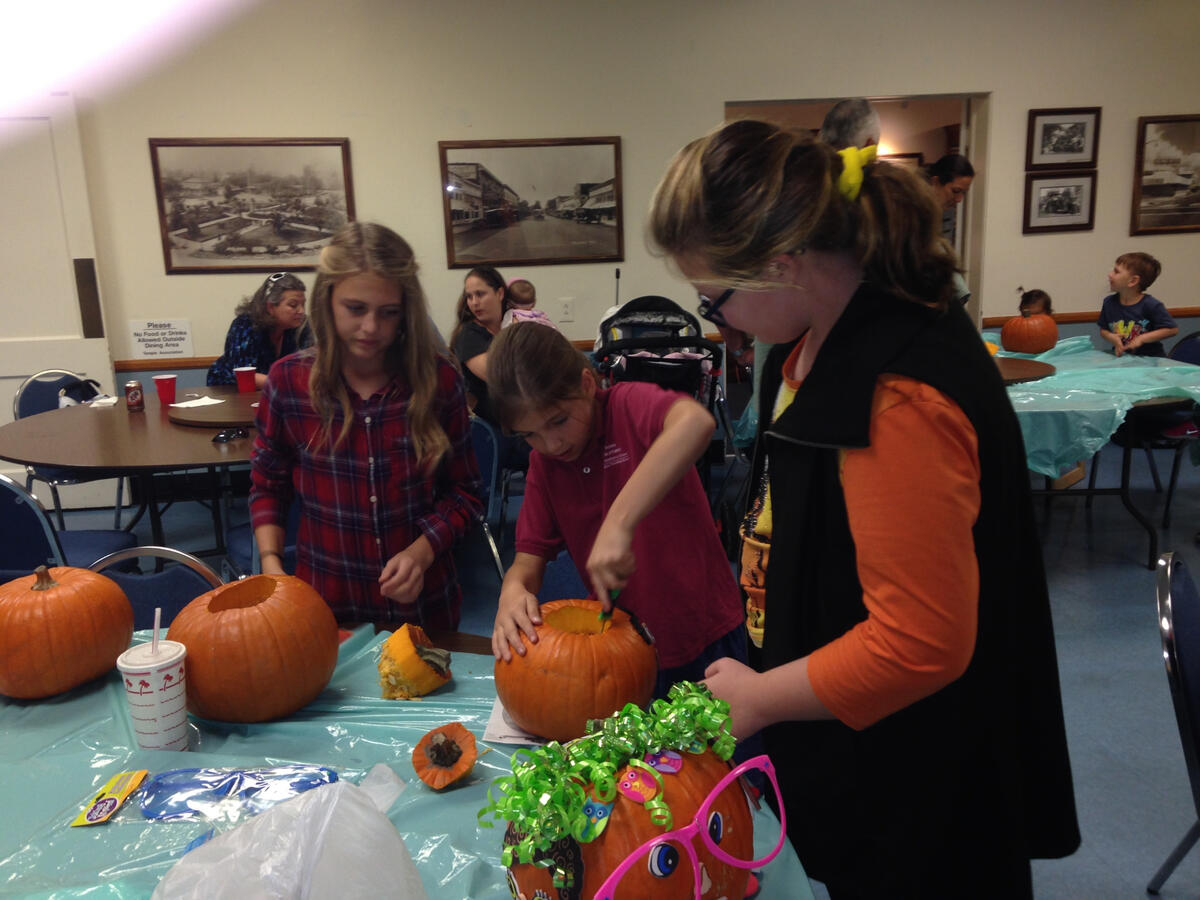 Orange Grove Masonic Lodge Family Pumpkin Carving - October 2016